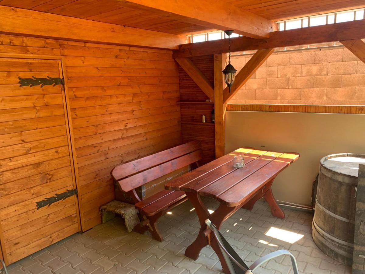 Apartment Klidne A Vyjimecne Nad Sklepem - Garance Na Pocasi!!! Pritluky